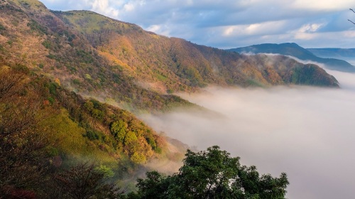 hillside with fog - credit Rich Lewis Experiencing God wp